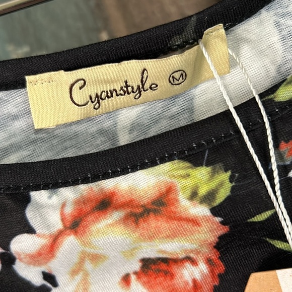 Cyan style medium floral T-shirt top - Picture 12 of 16